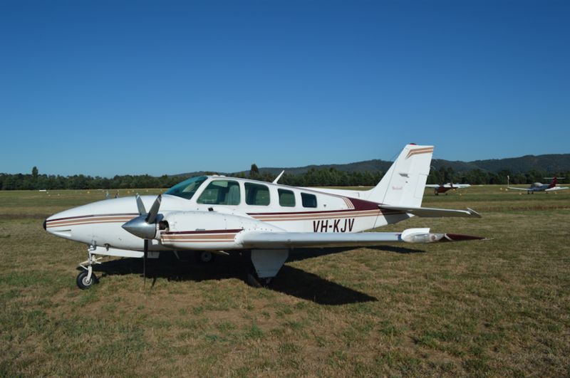 VH-KJV / Beechcraft B58 Baron